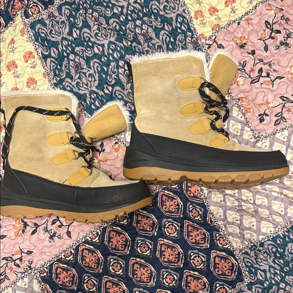 Universal Thread Corie Winter Boots Size 6